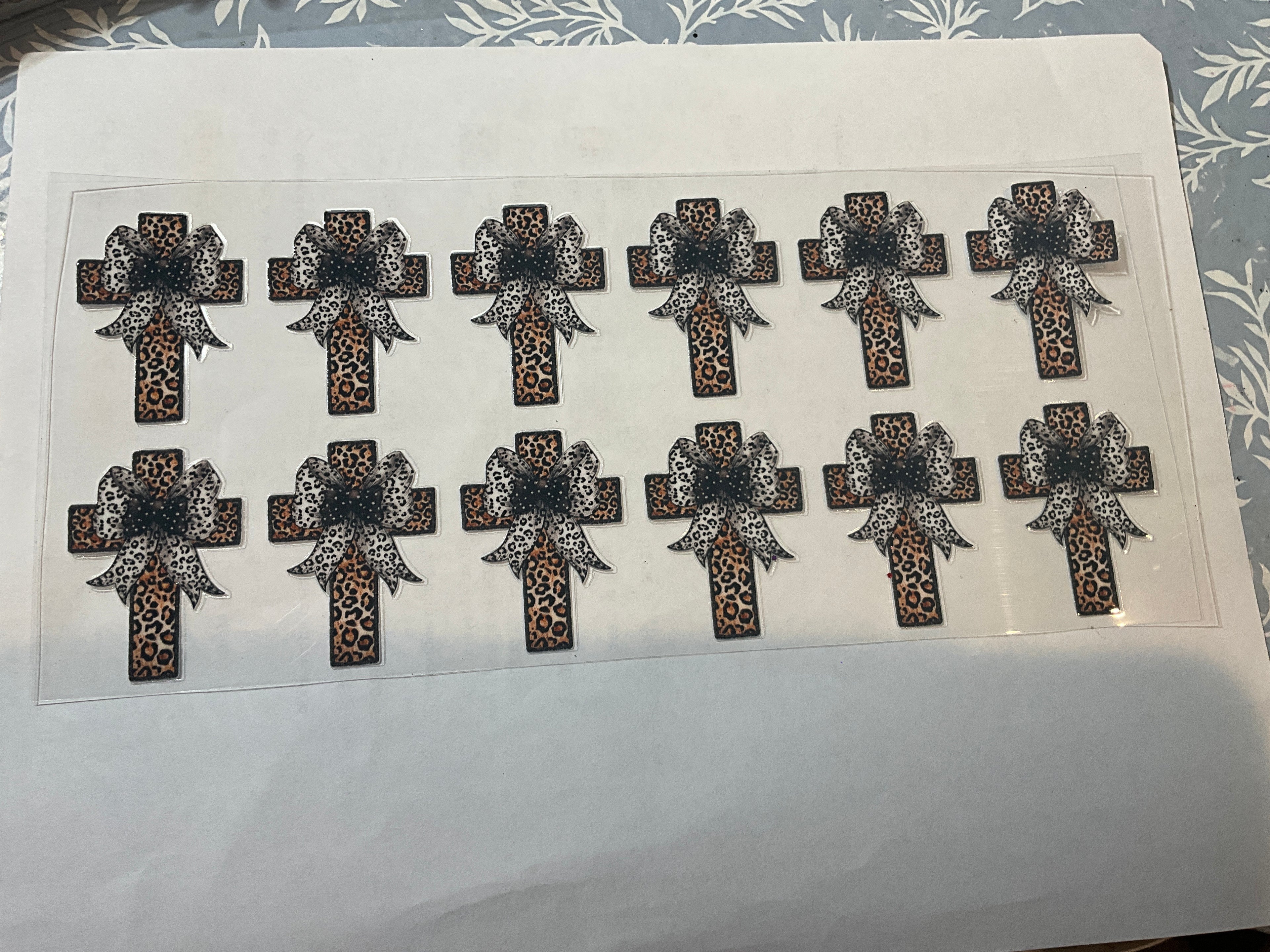 Leopard bow crosses